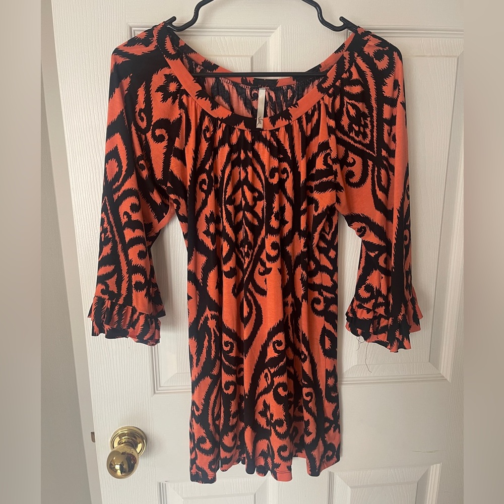 Cute black and orange top by Voll size Med
